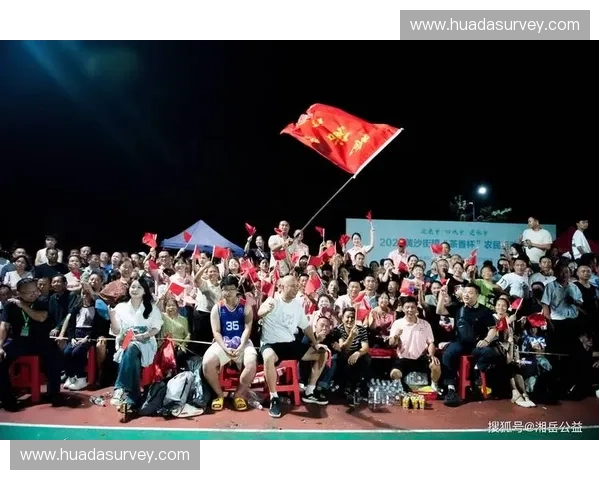 赛场激情四溢 气氛热烈无比 球迷呐喊助威 为梦想拼搏的舞台